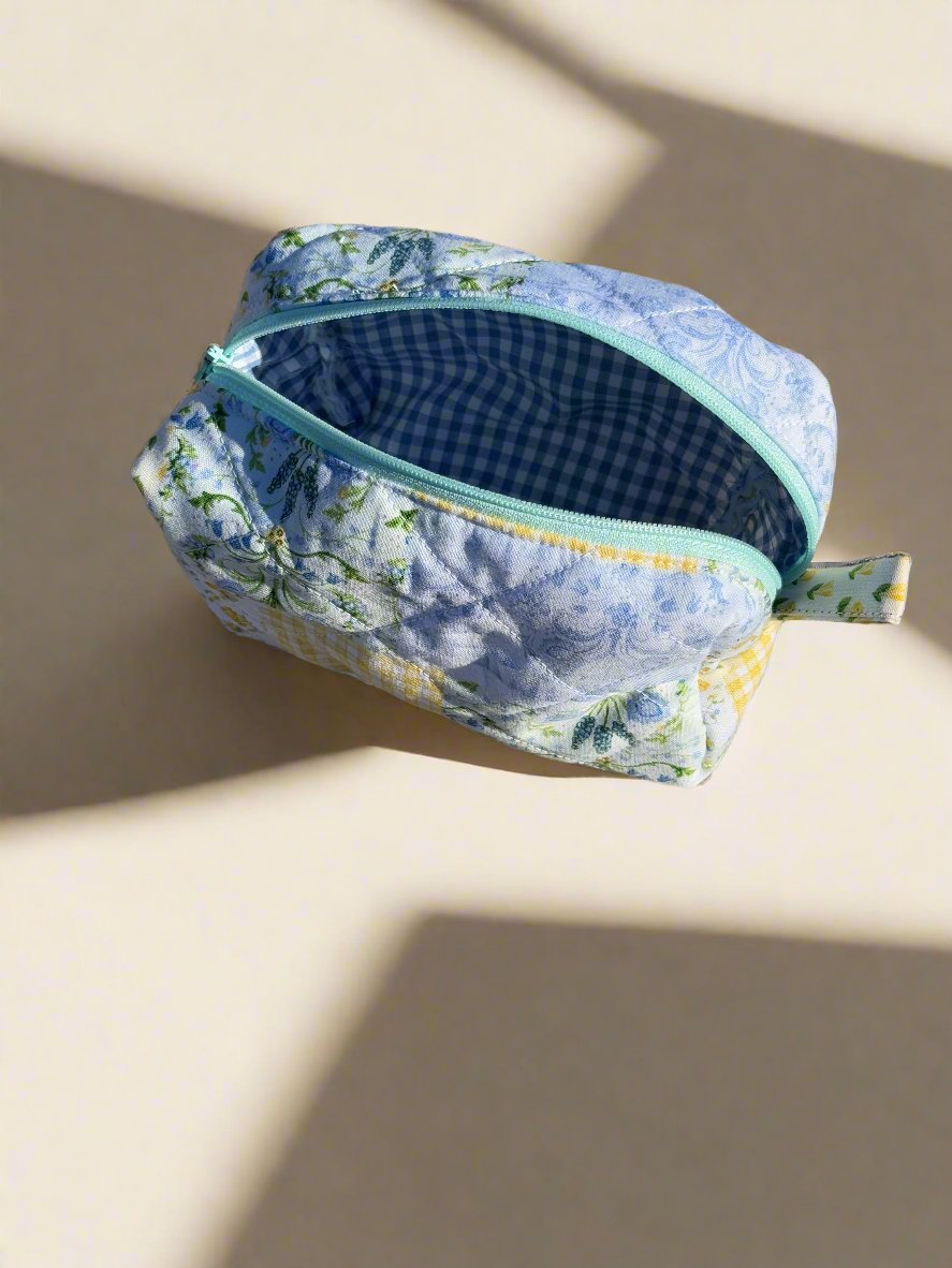 Quilt Floral Blue Pouch (m)