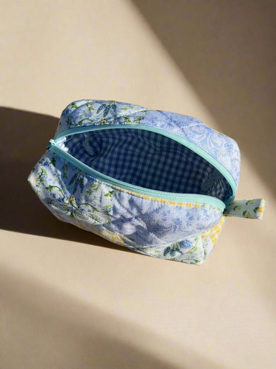 Quilt Floral Blue Pouch (m)